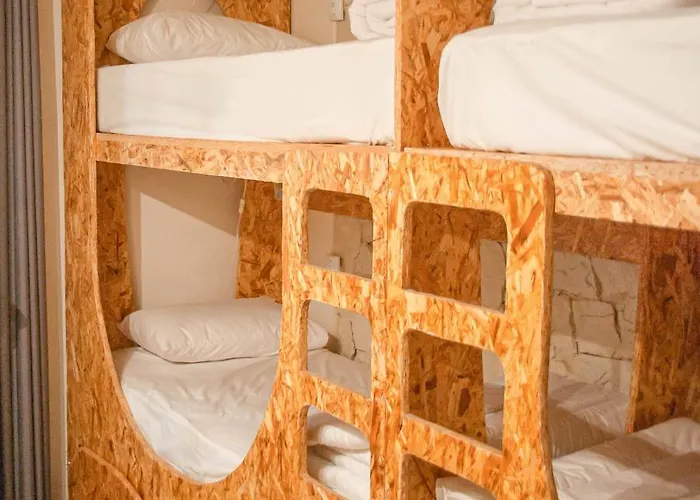 Destination Hostel *